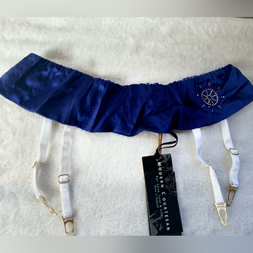 Victoria's Secret Vintage Designer Collection Swarovski Garter Belt Size Small